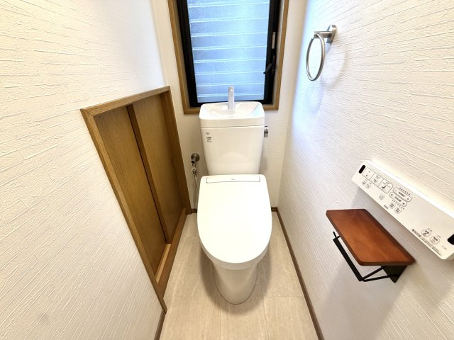 越谷市大林　中古戸建のトイレ|少ない水でもしっかり洗い流す節水仕様のトイレ。月々の水道代節約にも貢献してくれます。