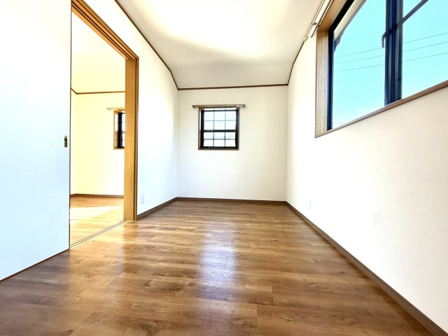 越谷市大林　中古戸建の洋室|家具の配置がしやすいレイアウトの洋室。お好みのインテリアを楽しめる空間です。