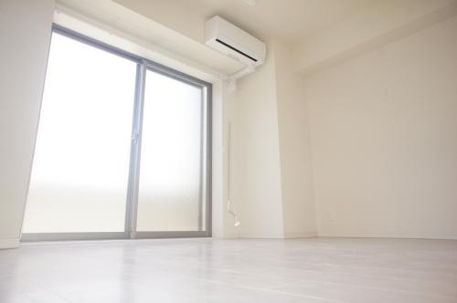 【寝室】 | クイール | 洋室の明るいお部屋です。