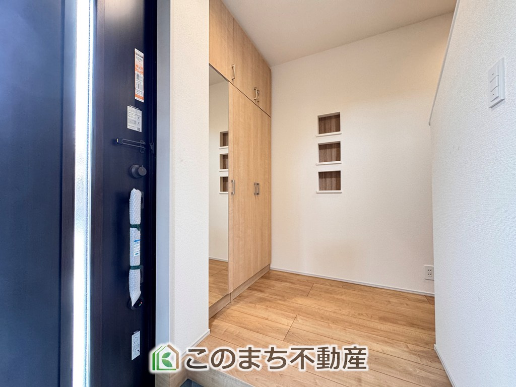 ブルーミングガーデン宇都宮市双葉2丁目の玄関|スタイリッシュな玄関スペース