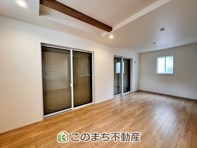 ブルーミングガーデン宇都宮市双葉2丁目の設備|1階掃出し窓はシャッター雨戸で防犯性アップ♪