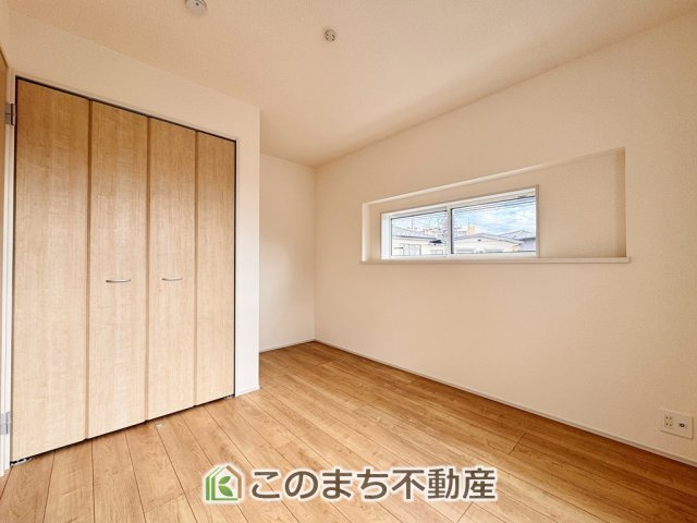 ブルーミングガーデン宇都宮市双葉2丁目の洋室|日当たりが良く明るい洋室です。クローゼット付きで家具の配置がしやすく居心地の良いプライベート空間を演出します。