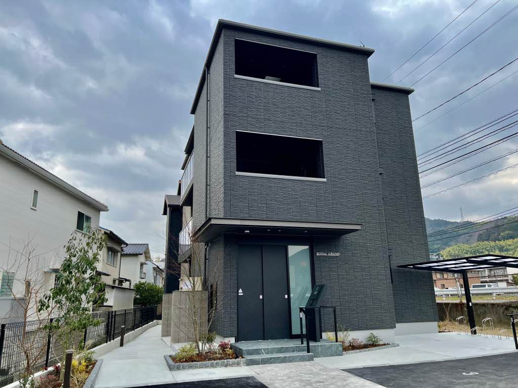 ロイヤルグランの外観