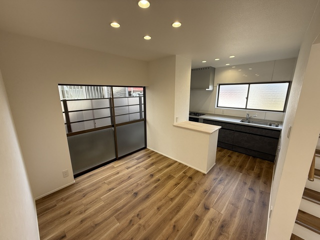 ☆選べる家具プレゼント☆富久町　中古住宅の居間・リビング