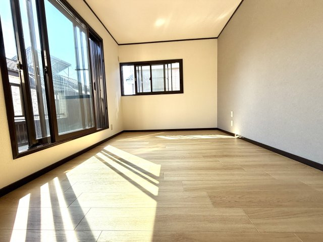 越谷市神明町２丁目　中古戸建の洋室|独立性が高くプライベートな時間を大切にできる洋室。家族それぞれが自分の時間を快適に過ごせます。