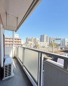 千葉市中央区新千葉３丁目の賃貸マンションのバルコニー