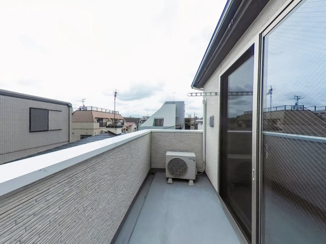 Garden terrace Casaのバルコニー|バルコニーからの眺めを楽しみながら食事をしませんか