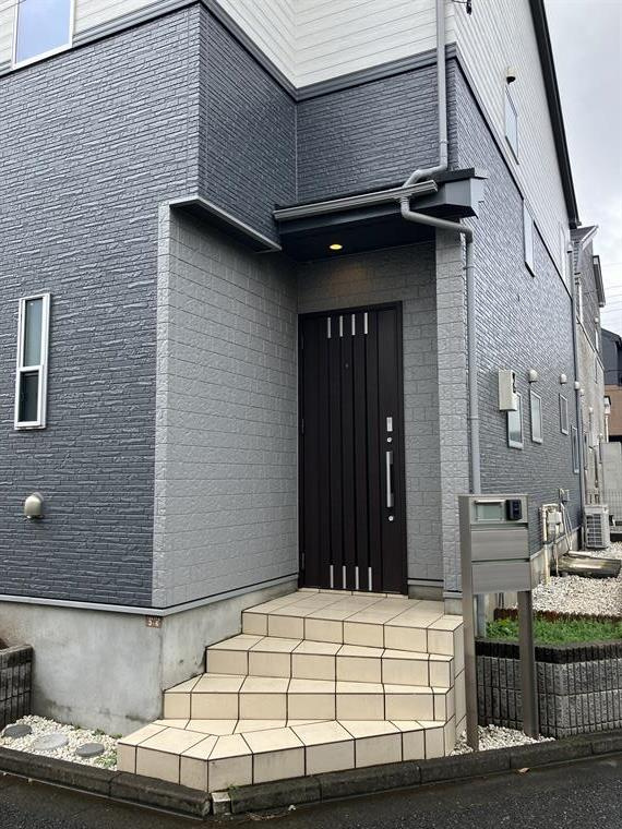 下保谷戸建のエントランス|落ち着いたエントランスです