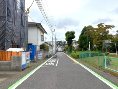 【前面道路含む現地写真】 | 入間市久保稲荷5丁目　全1棟 | 閑静な住宅街です