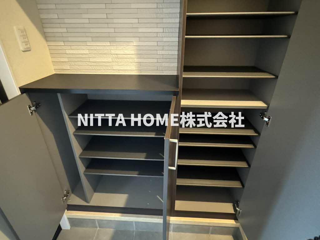 養父市八鹿町九鹿のアパートの収納|トールサイズのシューズBOXも付いて靴好きな方には嬉しいですね(^-^)