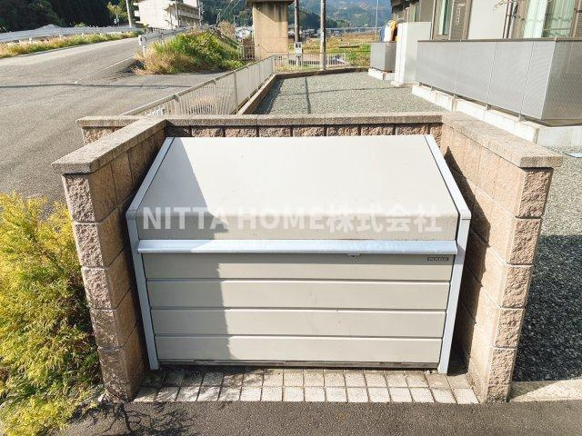 養父市八鹿町九鹿のアパートのその他共用部分|敷地内ごみ捨て場で朝も楽々です(^-^)