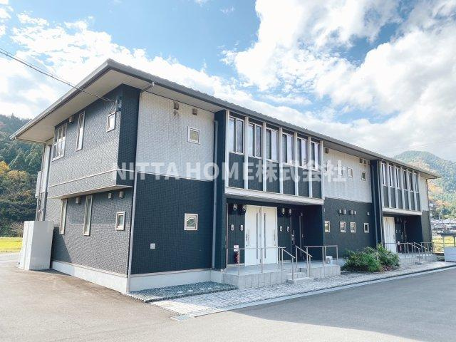 養父市八鹿町九鹿のアパートのエントランス|広々エントランスで開放的●
