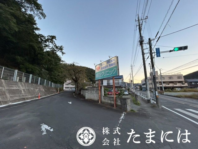 中古戸建　桐生市天神町2丁目560-4の前面道路含む現地写真