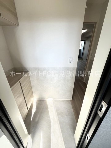大阪市城東区諏訪２丁目のハイツの玄関