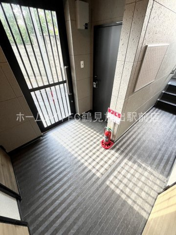 大阪市城東区諏訪２丁目のハイツのロビー