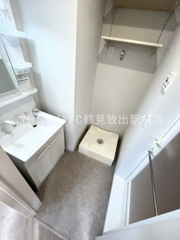 大阪市城東区諏訪２丁目のハイツの洗面所