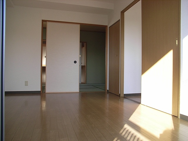 大阪市鶴見区今津中４丁目の賃貸マンションの洋室