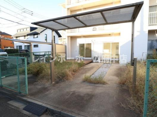 小林コーポの駐車場