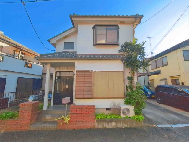 富士見市渡戸２丁目の中古一戸建の外観|キッチンと洗面室が隣接した使い勝手の良い間取り。
キッチンは動線がスムーズなL字型システムキッチンです。