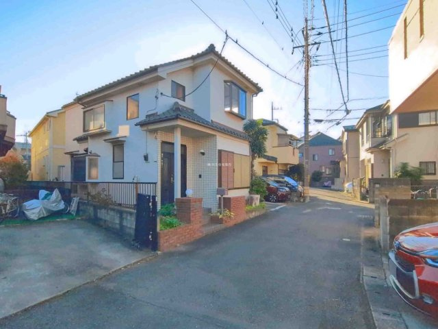富士見市渡戸２丁目の中古一戸建の前面道路含む現地写真|南西側4.4m公道です。