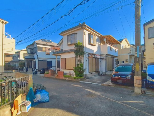 富士見市渡戸２丁目の中古一戸建の前面道路含む現地写真