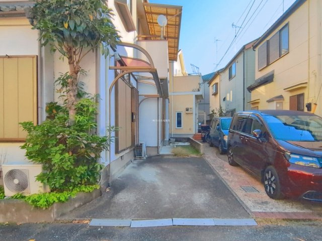 富士見市渡戸２丁目の中古一戸建の駐車場