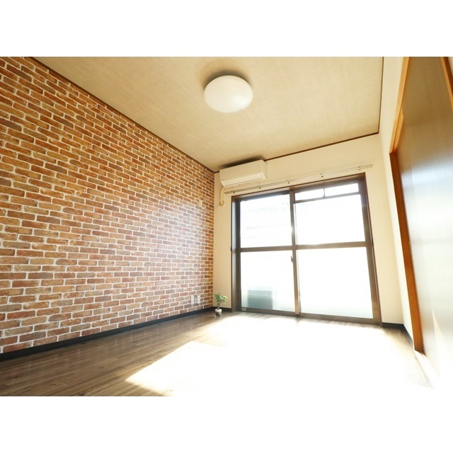 横浜市戸塚区上倉田町の賃貸マンションの居間・リビング