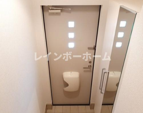 エピナールの玄関