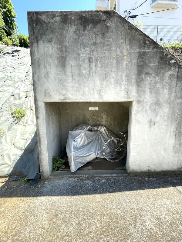 メゾン寺尾台の駐車場