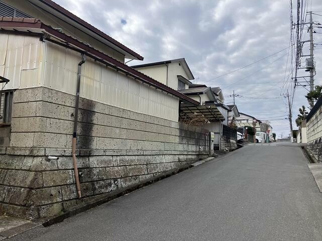 山本1丁目土地の前面道路含む現地写真