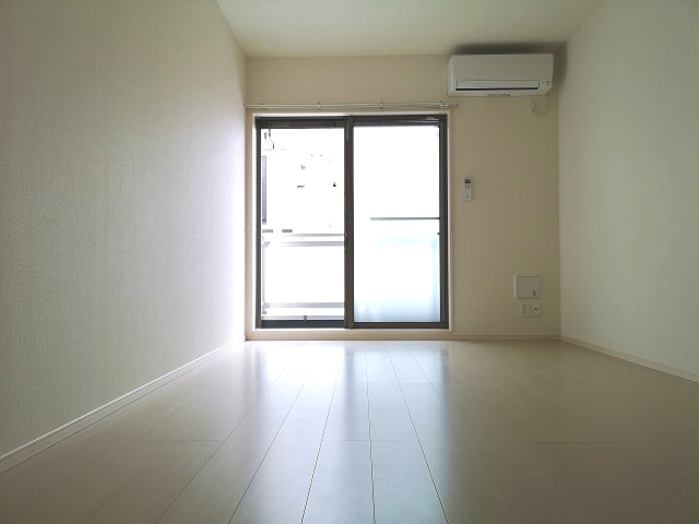 川崎市多摩区西生田５丁目のアパートの居間・リビング