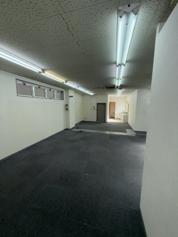 植村ビルの内装|明るい室内です