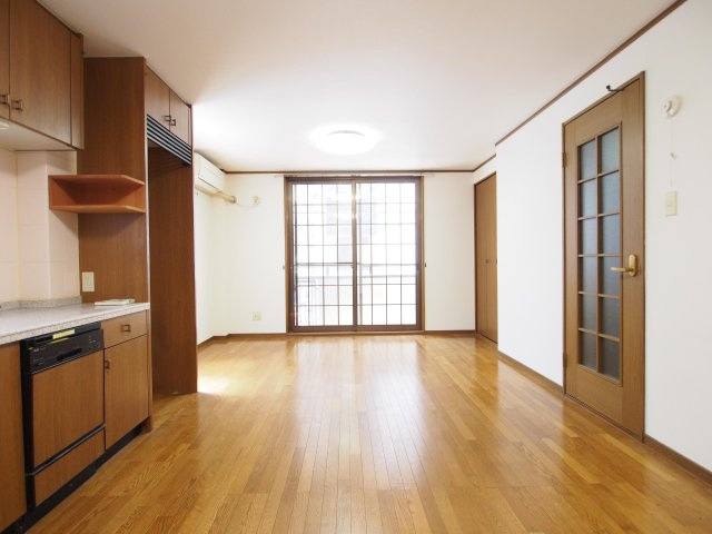 三軒家東４丁目戸建の居間・リビング|ゆったりとしたリビングです