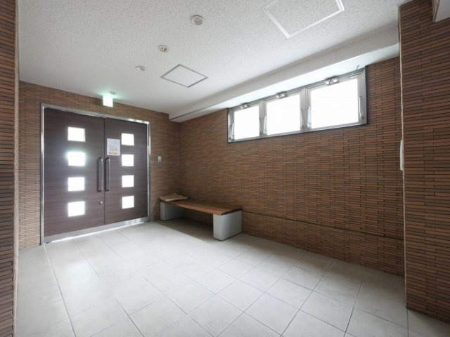 大阪市東住吉区杭全２丁目の賃貸マンションのロビー