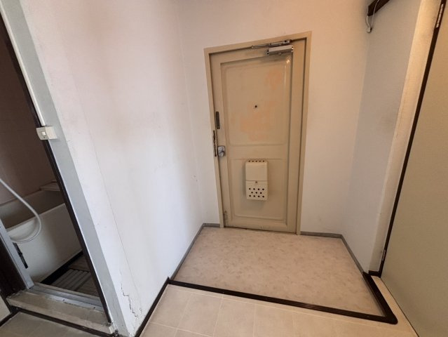 富田第二住宅71号棟の玄関