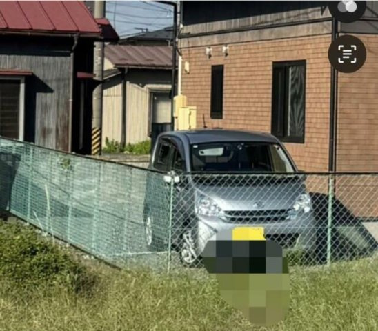 花巻市上小舟渡　中古の駐車場|ブロック一部撤去により駐車可能台数が増えました（建物の両サイドと前面場所に駐車できる様になりました。）