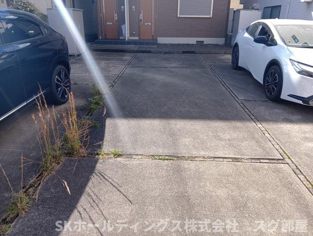 シャーメゾン西新町の駐車場