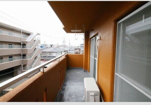 ハイツ白雲303号室のバルコニー