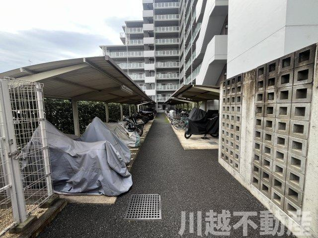 アデニウム川越南大塚の駐輪場