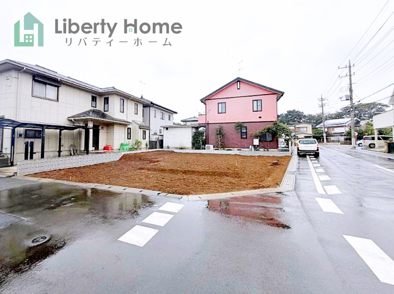 牛久市田宮町18期　新築戸建の前面道路含む現地写真