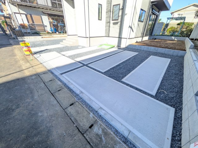 牛久市田宮町　30期　新築戸建ての駐車場|駐車は3台可能です♪