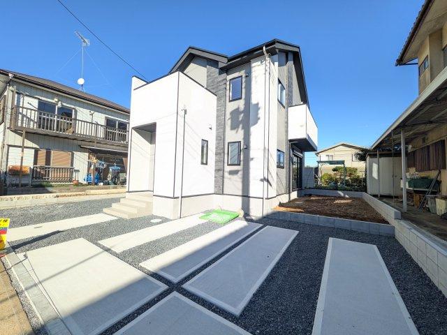 牛久市田宮町　30期　新築戸建ての外観|【月々7万円台〜】
写真だけでは伝わらない快適さを、ぜひ現地で体感しませんか？
即日見学可能です！平日のご案内も可能です♪
お気軽にお問合せください！
