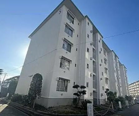 垂水高丸住宅５号棟の外観