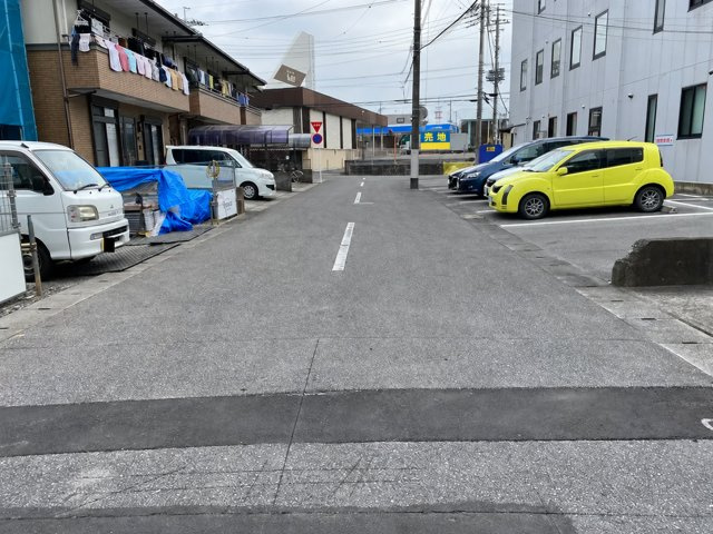 宇都宮市元今泉６丁目　売土地の前面道路含む現地写真