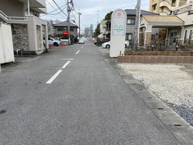 宇都宮市元今泉６丁目　売土地の前面道路含む現地写真