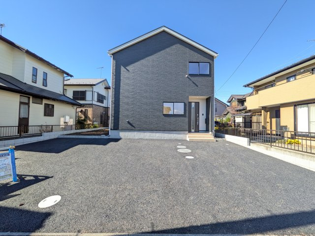 下妻市加養　第1　新築戸建ての前面道路含む現地写真|写真だけでは伝わらない快適さを、ぜひ現地で体感しませんか？
即日見学可能です！平日のご案内も可能です♪
お気軽にお問合せまたはお電話ください！
0297-86-8370まで【リアライズ不動産】