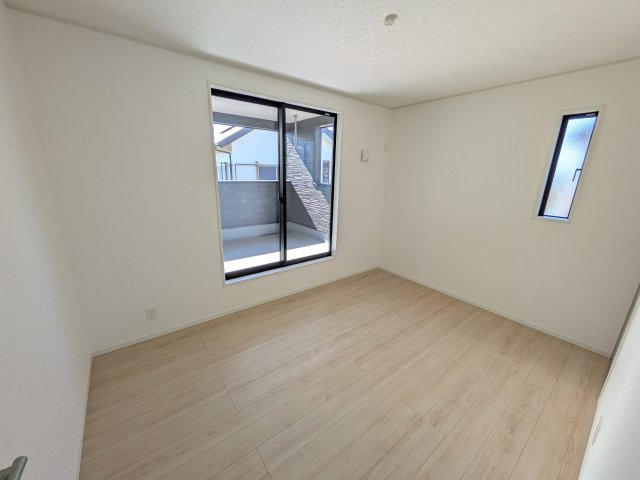 下妻市加養　第1　新築戸建ての洋室|陽当たりの良い明るい洋室です♪