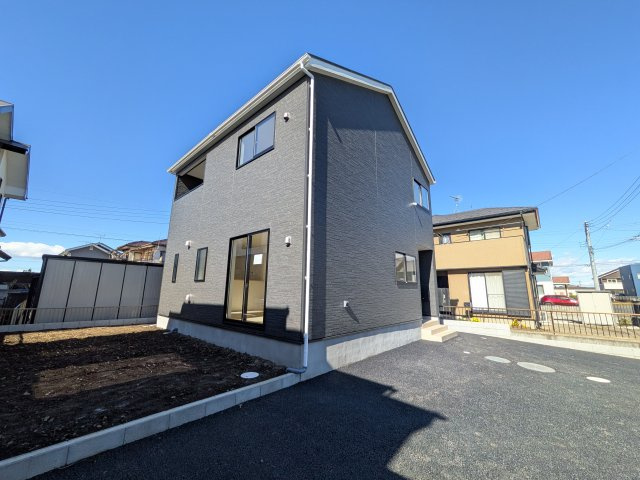 下妻市加養　第1　新築戸建ての外観|【月々4万円台〜】
写真だけでは伝わらない快適さを、ぜひ現地で体感しませんか？
即日見学可能です！平日のご案内も可能です♪
お気軽にお問合せください！