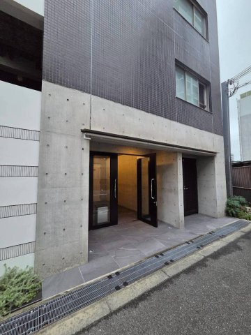 大阪市西区南堀江３丁目の賃貸マンションのエントランス