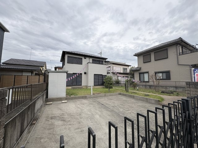 【駐車場】 | 北葛飾郡杉戸町大字下高野　中古戸建 | 10/30撮影